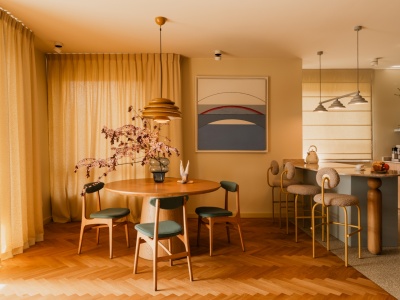 Apartament we Wrocławiu. Różowa łazienka zwraca uwagę