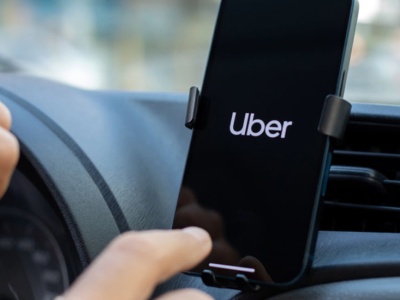 Uber i Jakdojade łączą siły. Zobacz, co przygotowali dla pasażerów