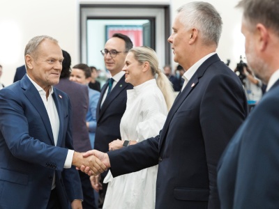 Sondaże, ratunku, pomocy! W nowy sezon polityczny koalicja Tuska wchodzi z nożem na gardle