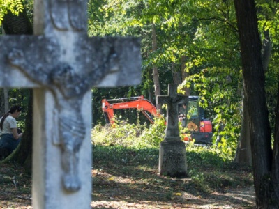 Puźniki: trwa pogrzeb ofiar ukraińskiego ludobójstwa