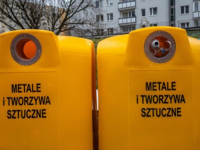 Surowe kary za wyrzucanie tego do żółtego śmietnika. Polacy nie mają pojęcia, że popełniają ten błąd