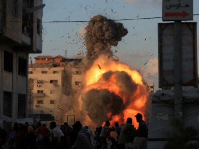 Izrael wysadza Gazę w powietrze. Setki ofiar bombardowania budynków mieszkalnych. 
