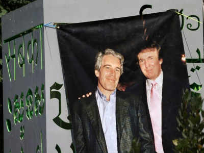 „Mamy ze sobą sporo wspólnego, Jeffrey”. Ujawniono „Urodzinowy album” Epsteina. Trump ma kłopoty