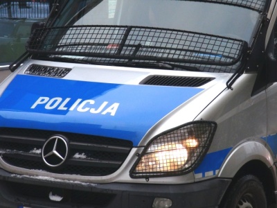 Prowadził po alkoholu, bez prawa jazdy, wylądował w rowie. Twierdził, że kierowała żona