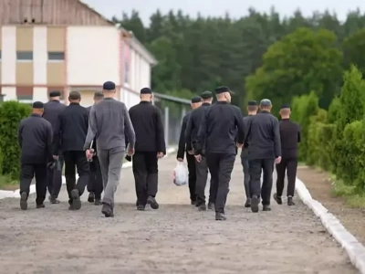 Łukaszenka wypuścił 52. więźniów politycznych. Brak wśród nich Andrzeja Poczobuta