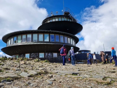 „Niepotrzebne ozdoby” na Śnieżce. Tak turyści niszczą polską atrakcję