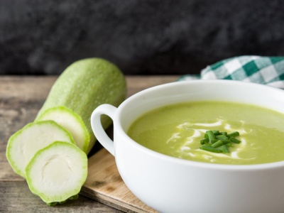 Zupa z cukinii – lekki pomysł na obiad