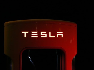 Elon Musk kupuje akcje Tesli. 'W grze miliard dolarów’. Coś wie i kurs wystrzeli?