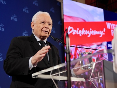 Wojna totalna na prawicy. Kaczyński właśnie odpalił rakiety w stronę Konfederacji i Brauna