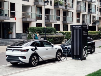 Boom na elektryki w Polsce. Rząd dorzuca więcej pieniędzy