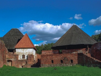 Tych miejsc w Polsce pewnie nie znasz. Zachwycają historią i widokami. Mogą zostać 