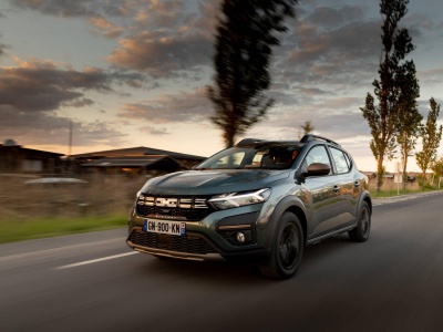 Dacia Sandero prosto z salonu, z pełnym wyposażeniem. Czy też jest taka tania?