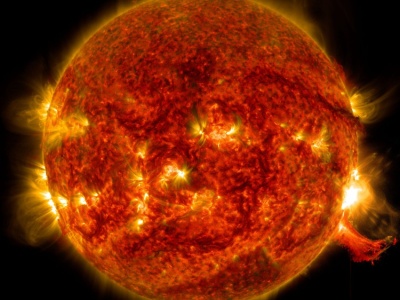 Jony w rozbłyskach słonecznych osiągają 6-krotnie wyższe temperatury niż sądzono