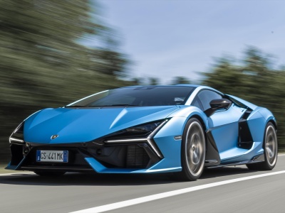 Chcesz poszaleć włoskim supersamochodem? Najpierw spytaj sztucznej inteligencji, czy dziś możesz