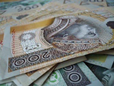 Miliardy złotych wypływają z Polski. Zagranica zgarnia zyski
