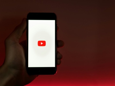 YouTube zaprasza kłamców i dezinformatorów. 