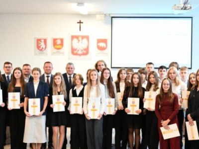 Stypendia dla najlepszych uczniów powiatu radzyńskiego przyznane