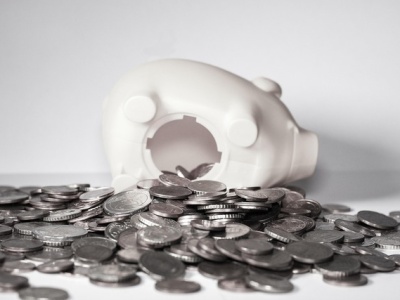 Finanse młodych: jak zarabiają, oszczędzają i inwestują pieniądze