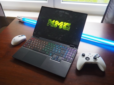 Niemiecki konkurent dla Legion 5: Recenzja laptopa do gier XMG Core 15 (M25)
