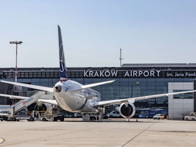 W walizce z Dubaju były ludzkie włosy. Celnicy: ważyły 15 kg
