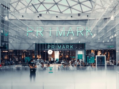 Primark na fali ekspansji w Polsce. Jakie zarobki czekają nowych pracowników?