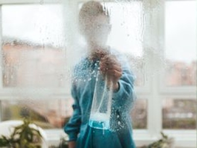 Nocowanie w studio. Wyjazd busem. Nietypowa oferta pracy dla Polaków