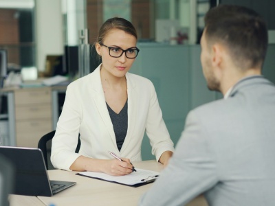 Czas między wysłaniem CV a przyjęciem oferty pracy się wydłuża