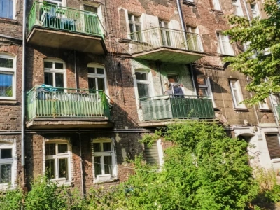 To nie Wrocław tuż po wojnie. Tak wyglądają kamienicy na pl. Grunwaldzkim