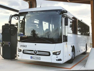 Daimler Buses stawia na własne stacje ładowania, inni wstrzymują inwestycje