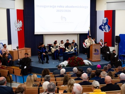 Uniwersytet Radomski zainaugurował rok akademicki. Doktor Honoris Causa dla prof. Mariana Goryni