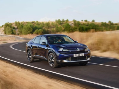 Nowy Citroën C4 X. Ile kosztuje najtańsza hybryda w aktualnym cenniku?