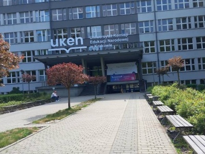 UKEN zamknął kierunek w dniu inauguracji. Studenci dowiedzieli się z maila, wykładowcy z korytarza