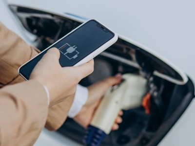 Raport OTOMOTO: kto kupi elektryka w Polsce? Hybrydowcy i młodzi kierowcy na czele