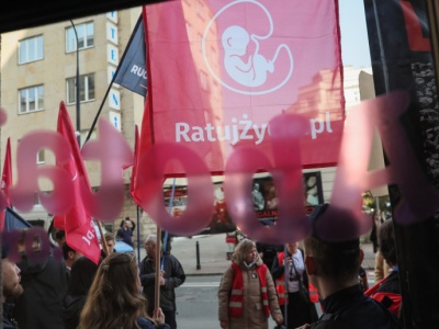 Drastyczne zdjęcia przed szpitalami. RPO: w orzecznictwie SN są dwa stanowiska