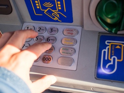 Dwa duże banki wydały komunikaty. Przelewy nie dotrą, nie będzie działał też BLIK