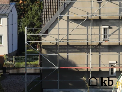 Zamiast budować nowy dom, kupił stary i… pożałował! Teraz pokazuje koszty remontu