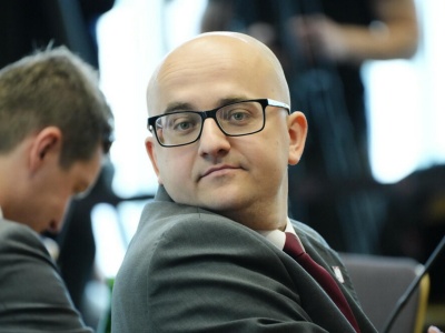 Awantura o wpis w sieci. Policjant nie odpuścił posłowi PiS