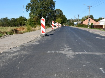 W przyszłym sezonie nad Jezioro Piaseczno dojedziemy po równej nawierzchni. Ruszył remont drogi (zdjęcia)