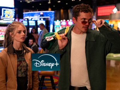 Nowy film akcji Disney+ ogląda się jak z VHS