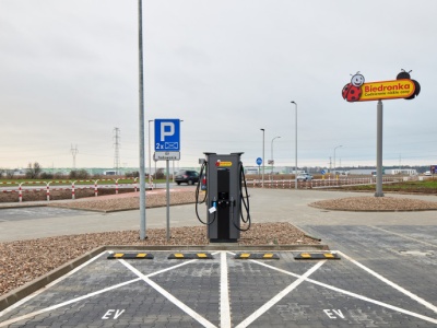 Biedronka testuje nowy system parkingowy. 150 zł za przekroczenie limitu postoju