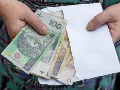 Zmiany w wypłatach emerytur w październiku. Pieniądze będą wcześniej