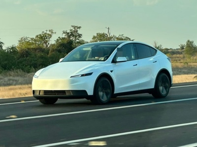 Oto tania Tesla E41, czyli Model Y Poorformance? Bez pasa świetlnego, generyczny przód, bez szklanego dachu?