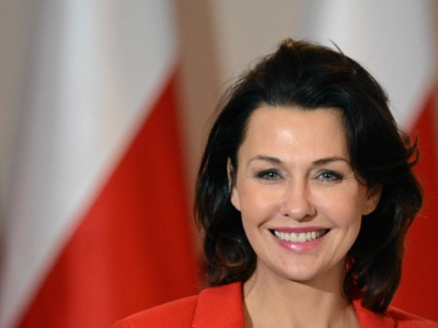 Anna Popek założyła sukienkę idealną do biura. Jest wygodna, elegancka i zachwyca kolorem