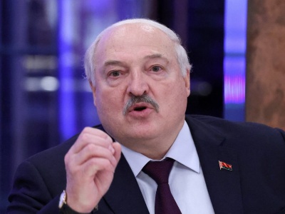 Białoruscy urzędnicy będą rywalizować w programie karaoke. W tle firma rodziny Łukaszenki