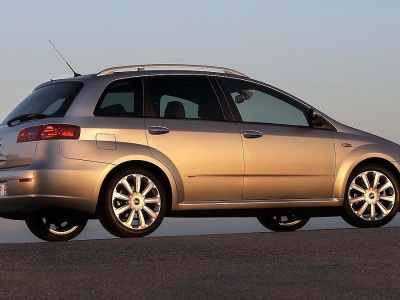 Potężne auto rodzinne w niskiej cenie. Fiat Croma może być twój za 3200 zł, tylko po co