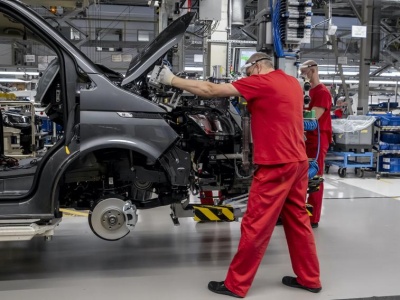 Ekspert: Przemysł motoryzacyjny ogranicza produkcję