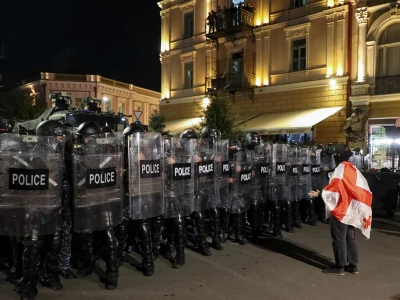 Zamieszki w Tbilisi. Protestujący próbowali wtargnąć do pałacu prezydenckiego
