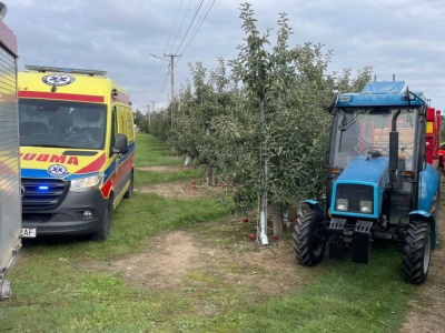Tragedia podczas zbiorów. Platforma sadownicza zabiła mężczyznę
