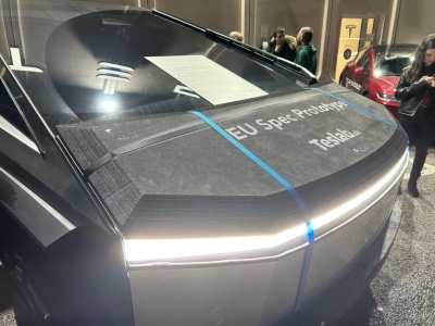 Tesla Cybertruck nie może być importowany ani rejestrowany w Niemczech. Szwajcarzy doczepili mu piankę i chcą to homologować