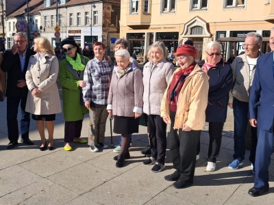 Seniorzy ostrzegają swoich rówieśników przed oszustami. Bydgoska policja przygotowuje spot